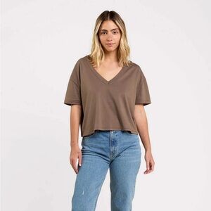nuuds Boxy V-Neck Tee Cropped Single Stitch Mocha 100% Cotton Size S EUC
